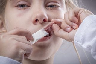 Školákům chutnají nikotinové sáčky, stát zasáhne - Novinky